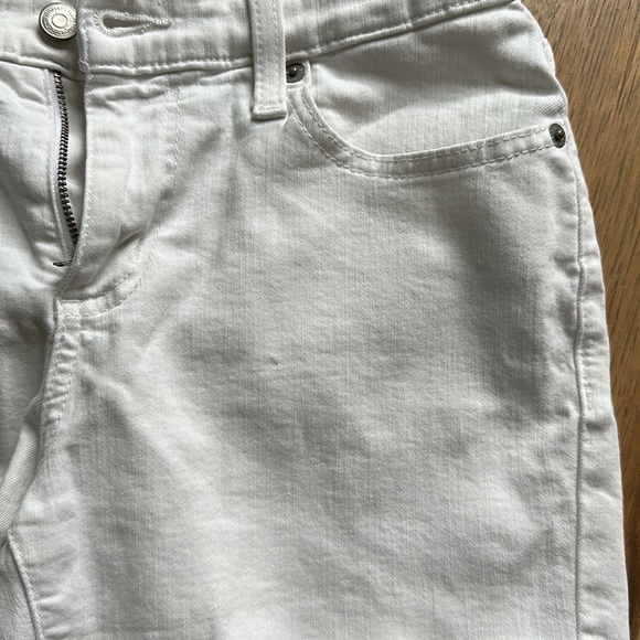 Vineyard Vines white denim shorts - Picture 4 of 4